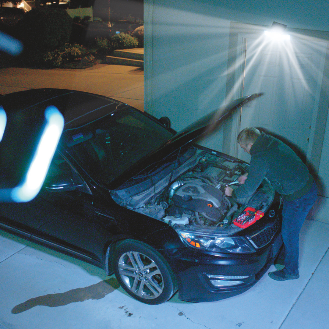 Beyond Bright X3 - Proyector LED solar con sensor de movimiento