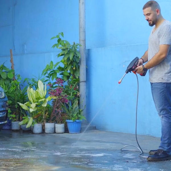 HydroBlast Pistola de Agua a Presión Inalámbrica 21V – Limpieza sin Límites