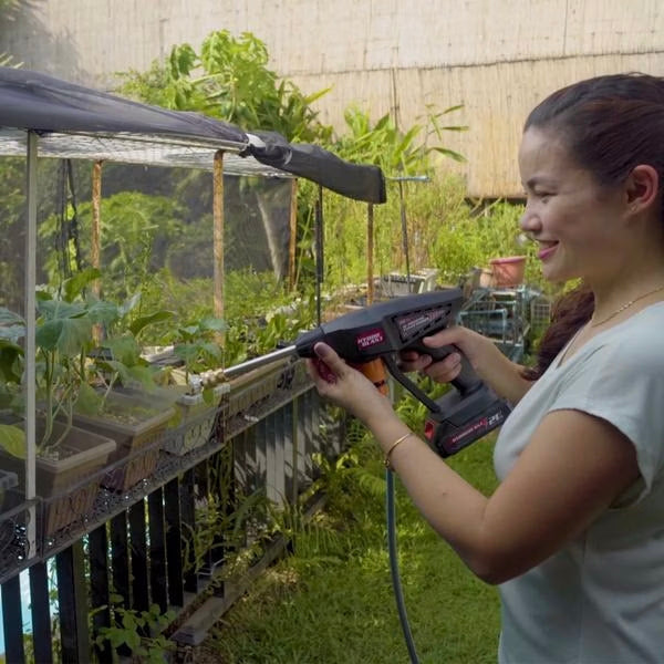 HydroBlast Pistola de Agua a Presión Inalámbrica 21V – Limpieza sin Límites